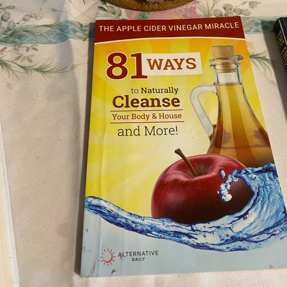 81 Ways to Naturally Cleanse - Apple Cider Vinegar Book
